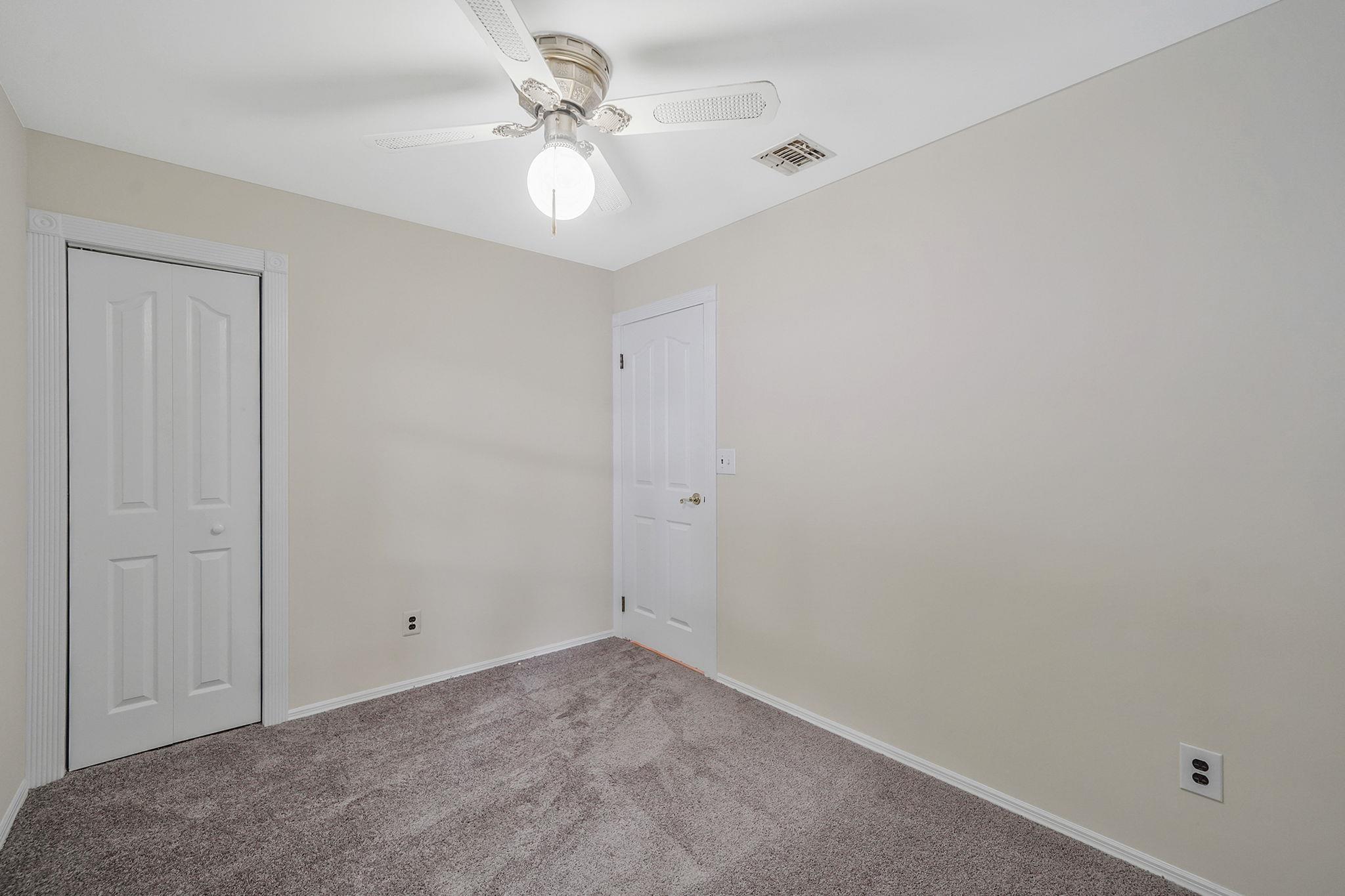 8 Adolphi Place, Ronkonkoma, NY 11779