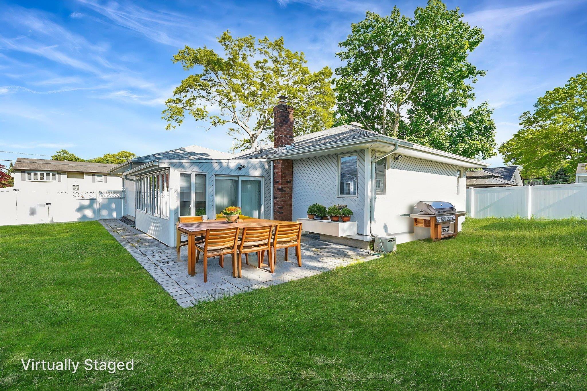 8 Adolphi Place, Ronkonkoma, NY 11779