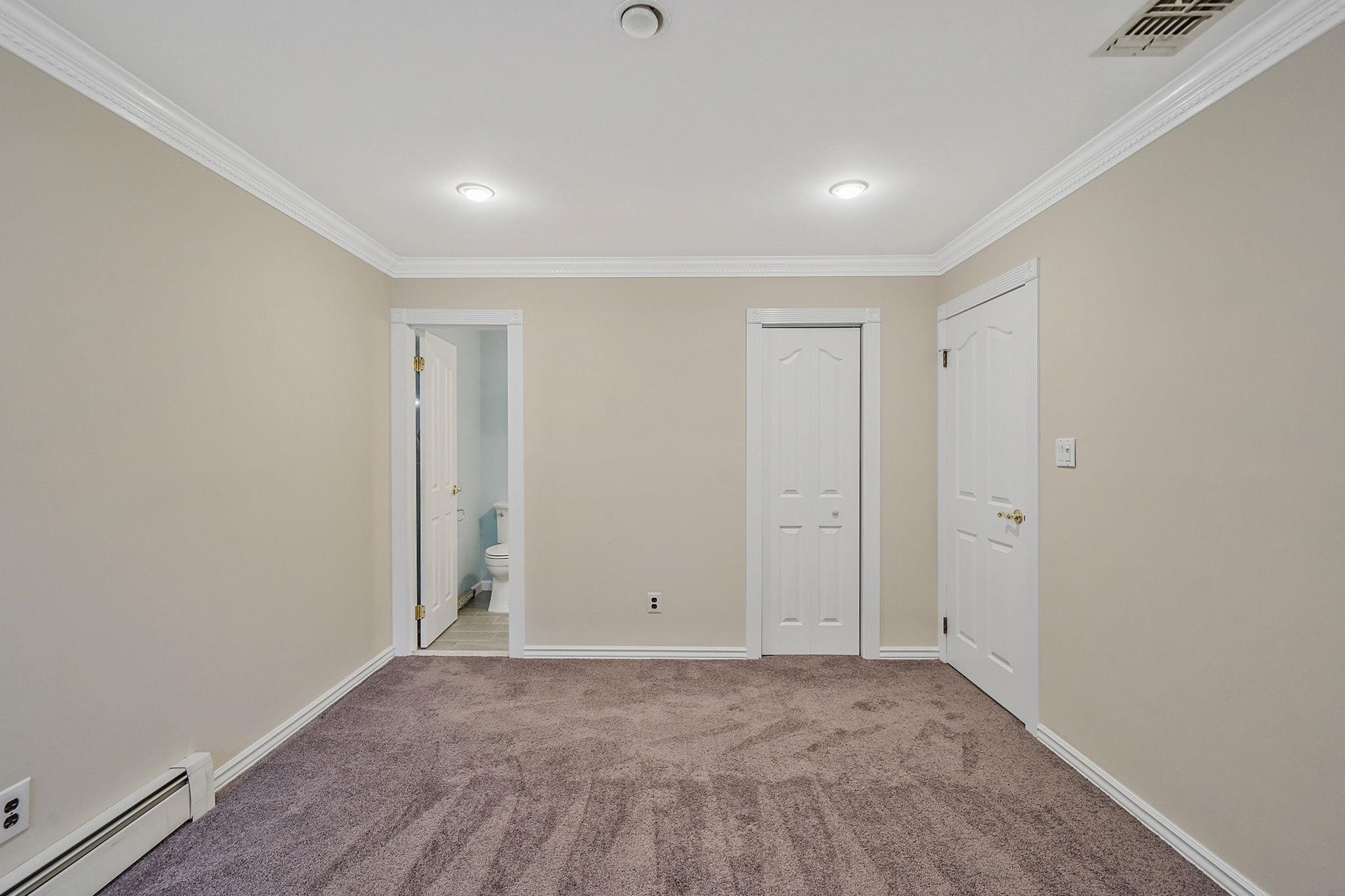 8 Adolphi Place, Ronkonkoma, NY 11779