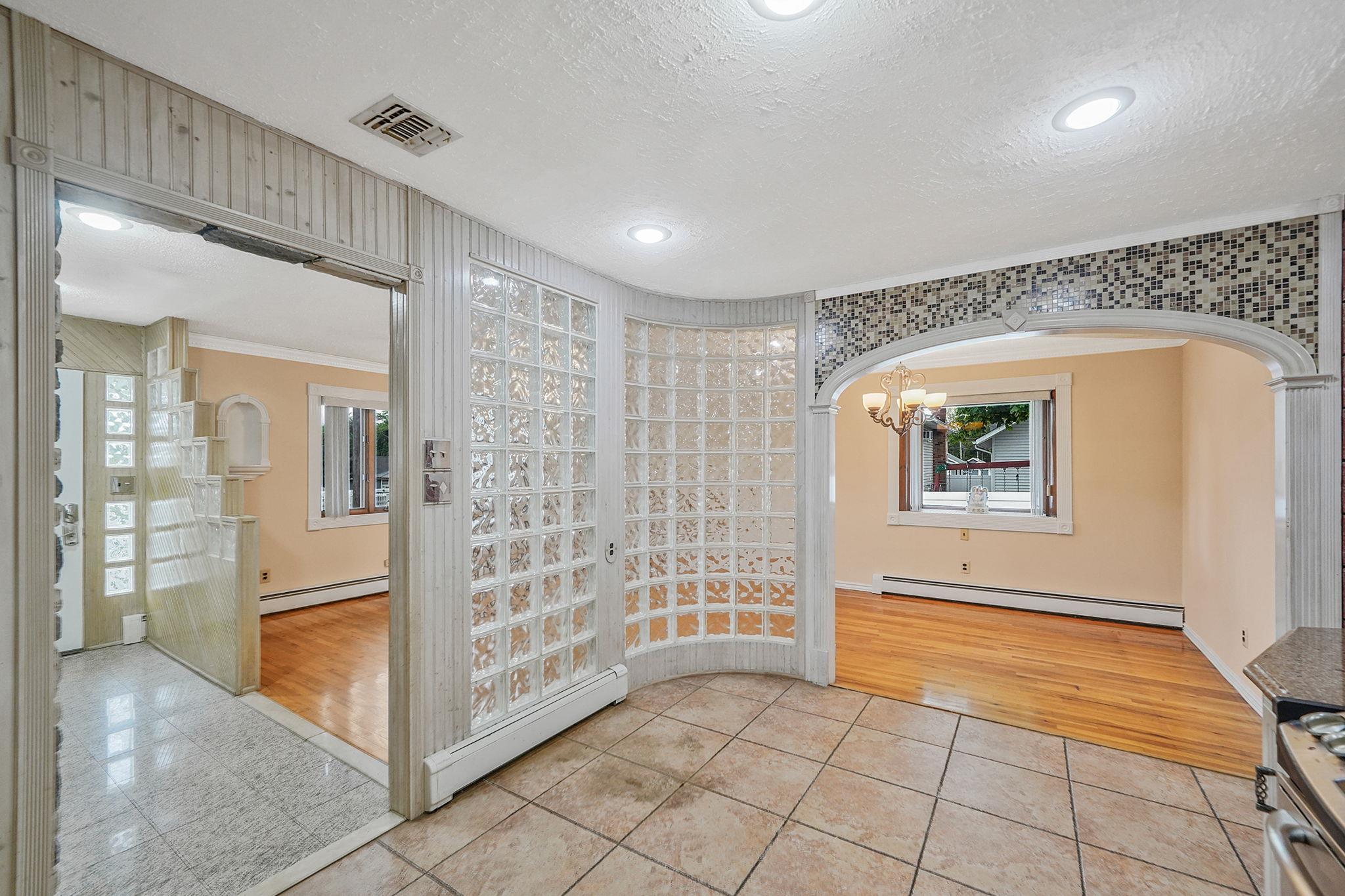 8 Adolphi Place, Ronkonkoma, NY 11779