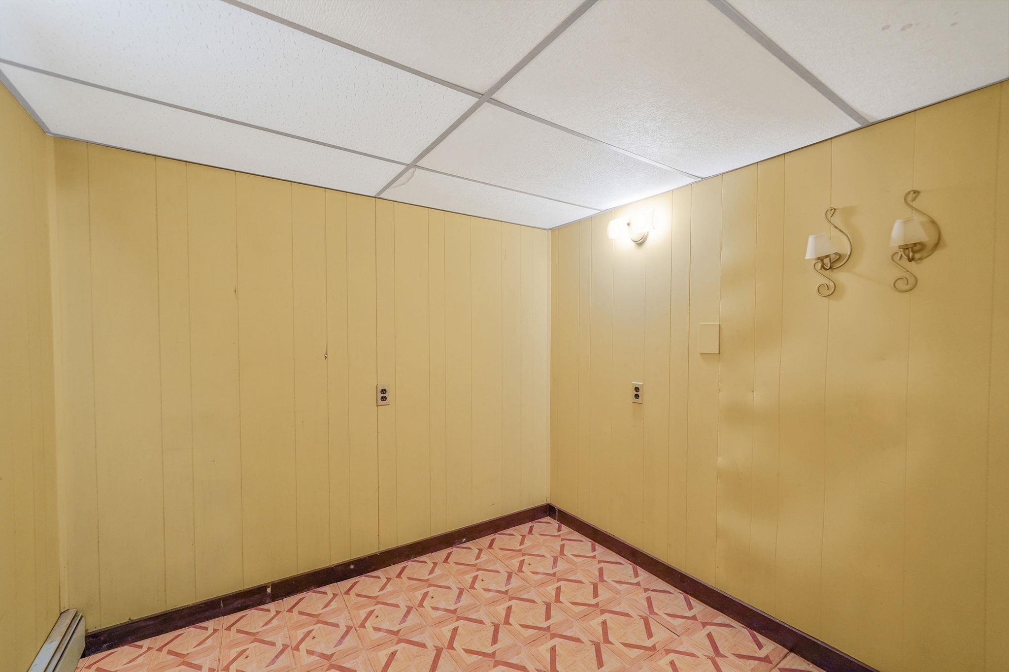 8 Adolphi Place, Ronkonkoma, NY 11779