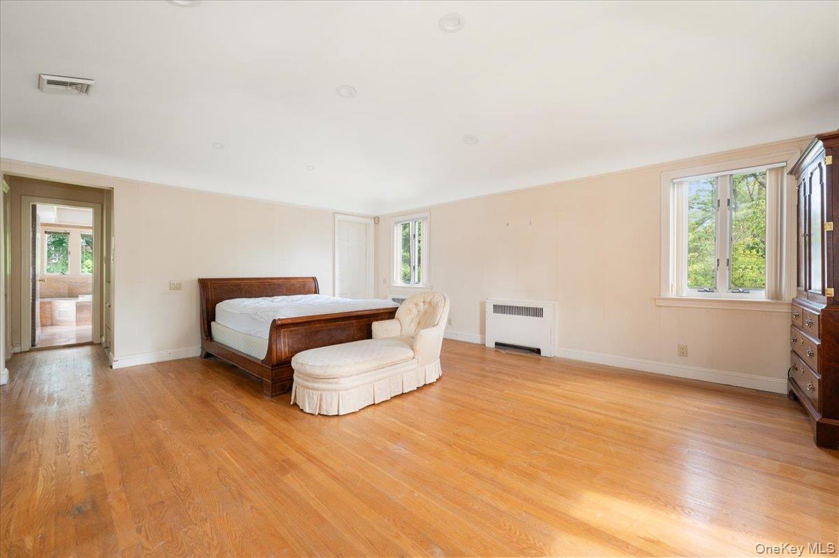 1 Parkside Drive, Great Neck, NY 11021