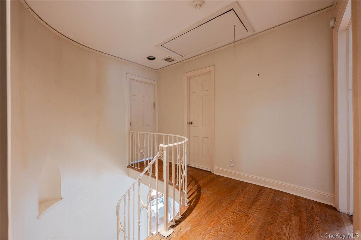 1 Parkside Drive, Great Neck, NY 11021