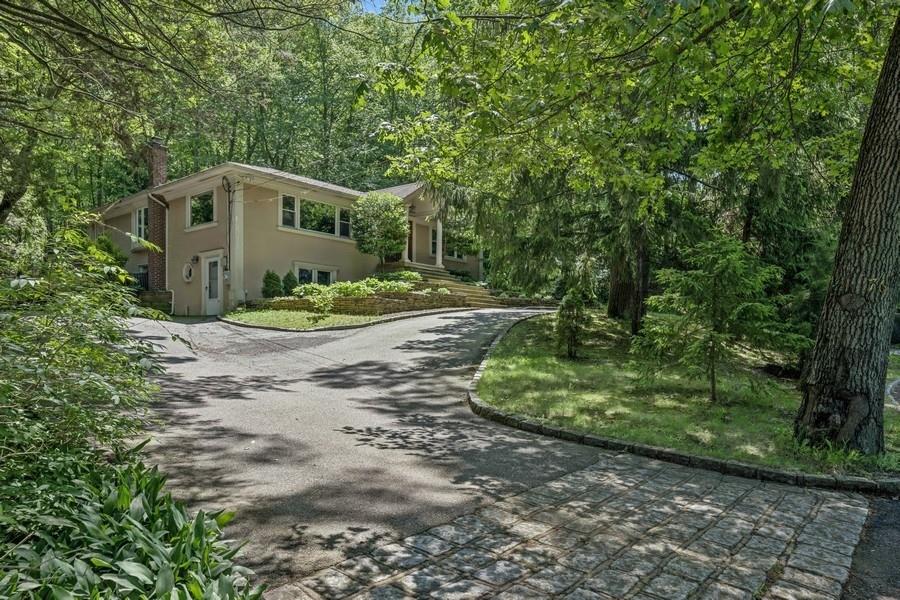 76 Stony Hollow Road, Centerport, NY 11721