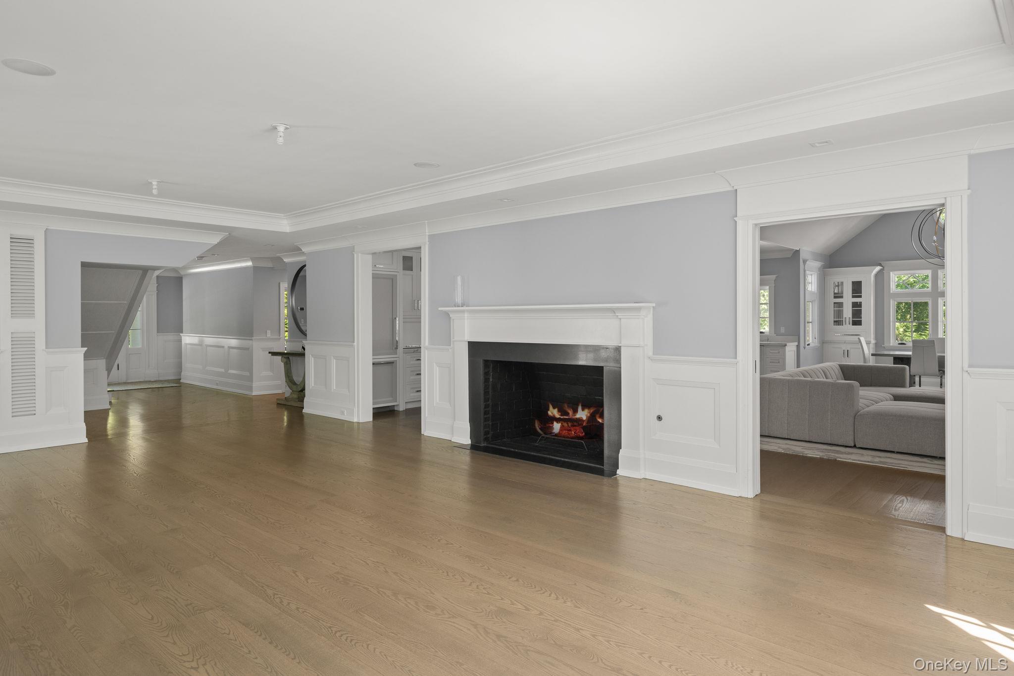 8 East Huxley Drive, Lloyd Harbor, NY 11743