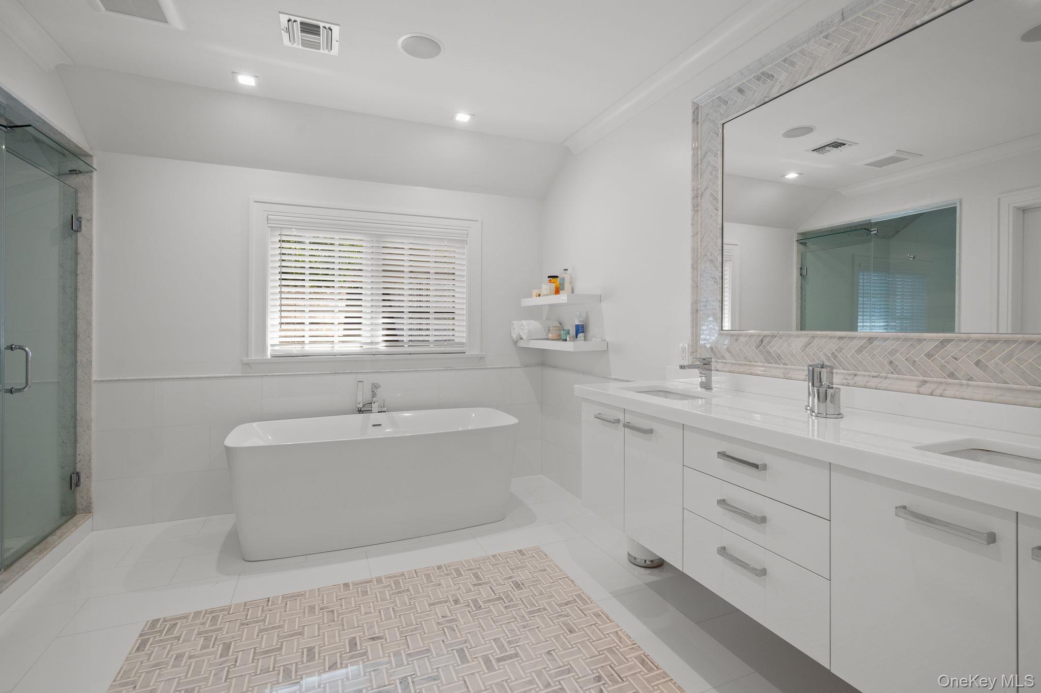 8 East Huxley Drive, Lloyd Harbor, NY 11743