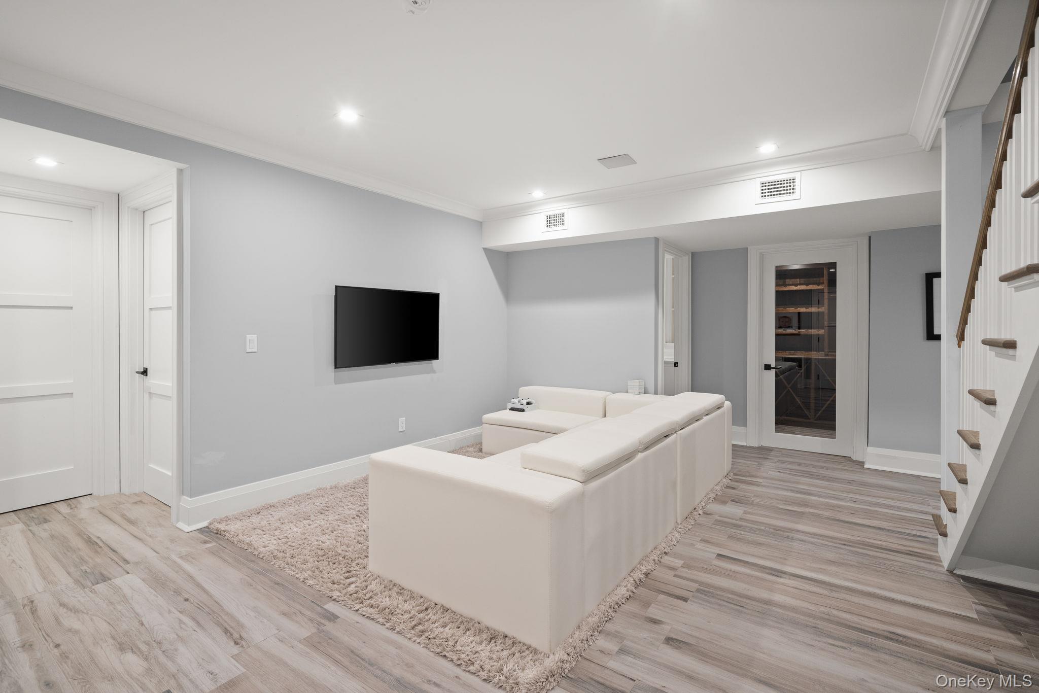 8 East Huxley Drive, Lloyd Harbor, NY 11743