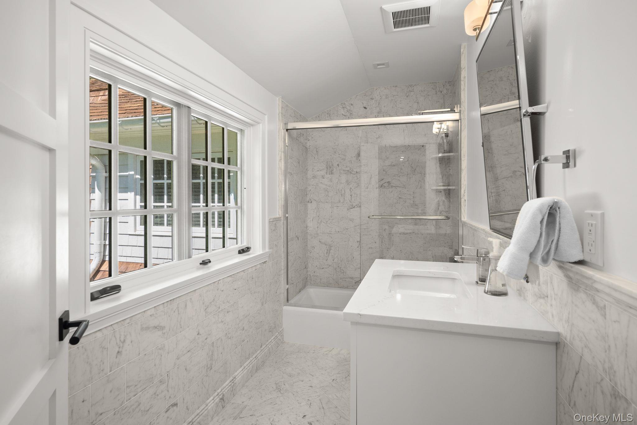 8 East Huxley Drive, Lloyd Harbor, NY 11743