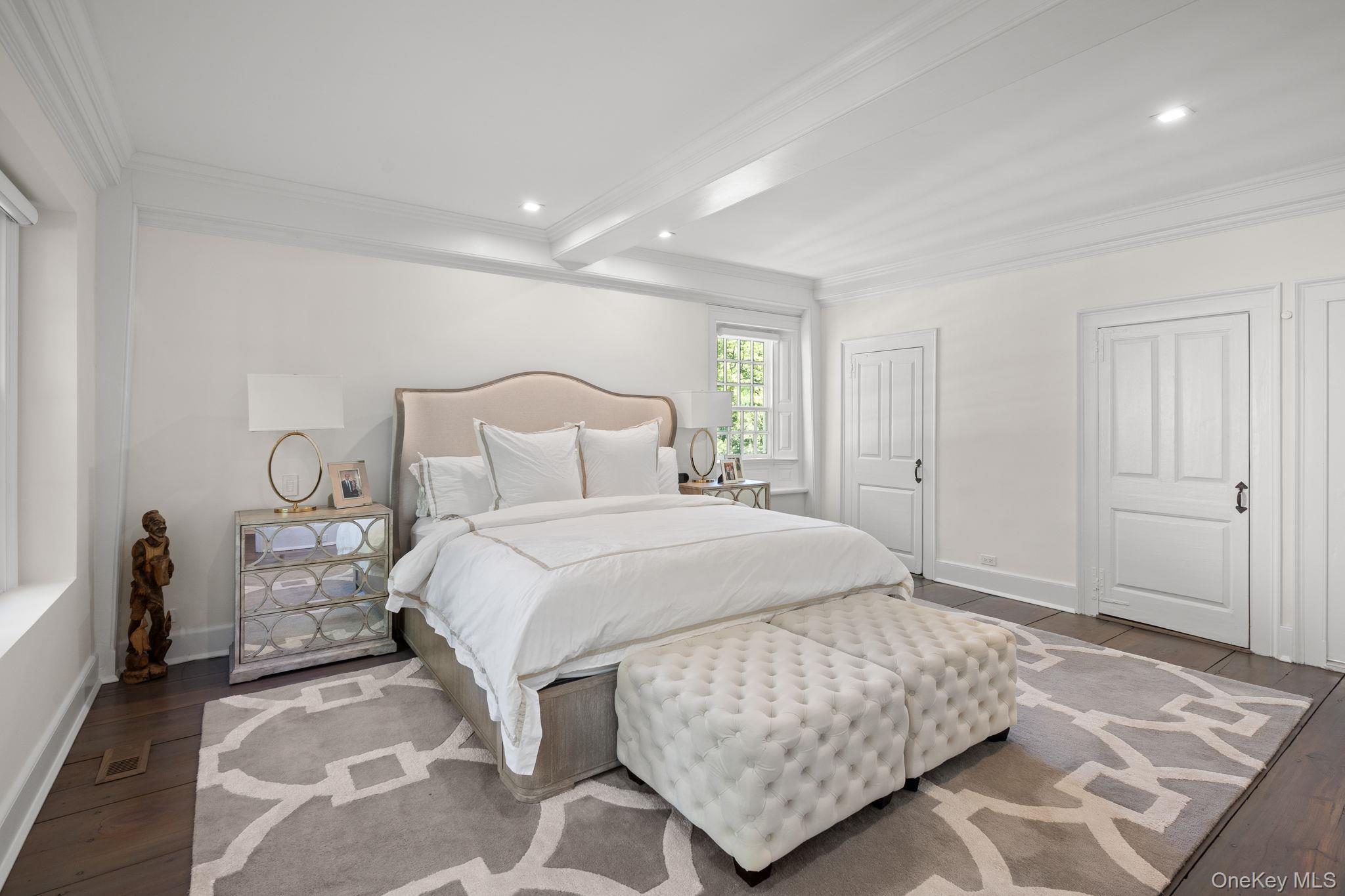 8 East Huxley Drive, Lloyd Harbor, NY 11743