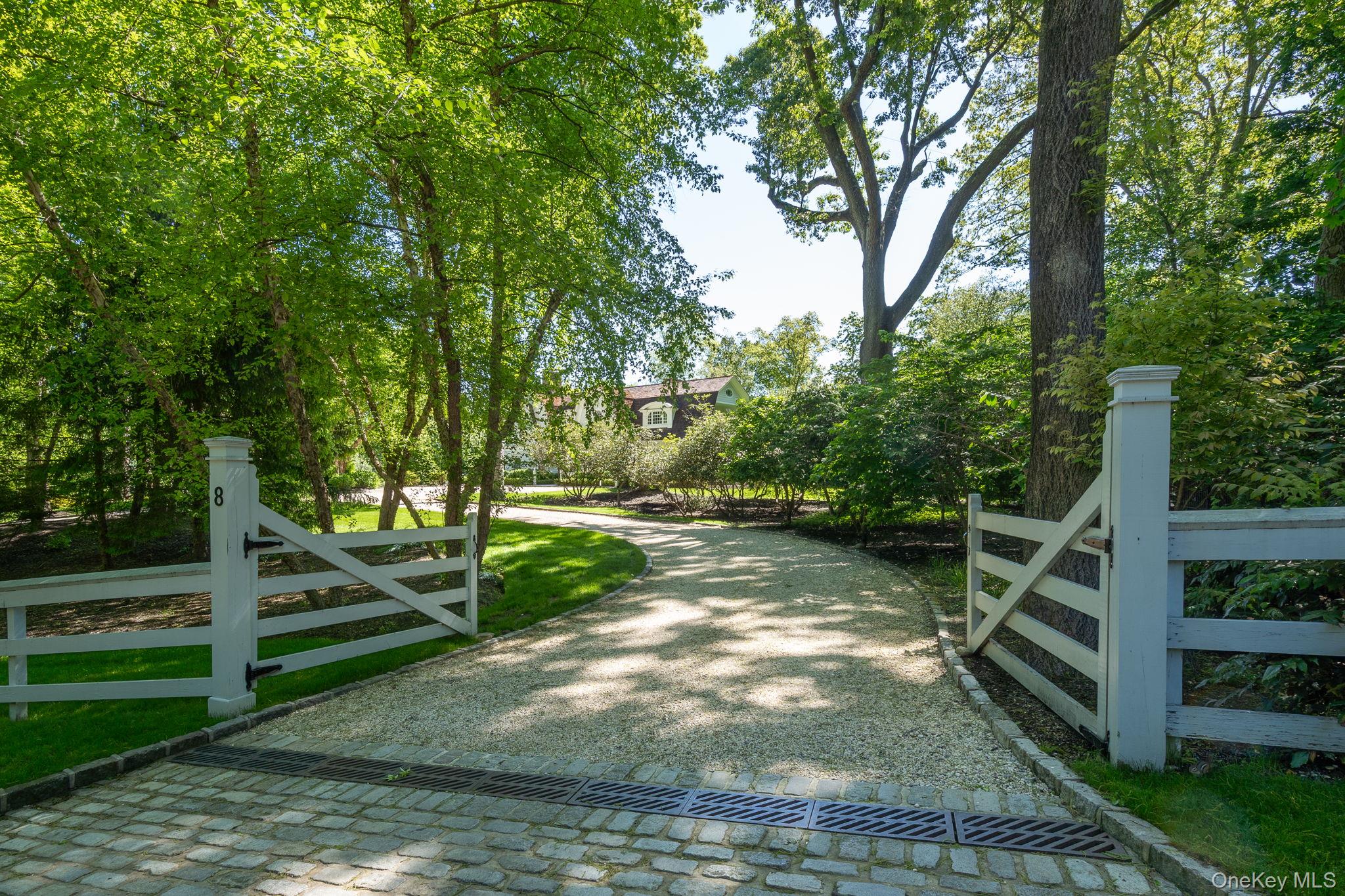 8 East Huxley Drive, Lloyd Harbor, NY 11743