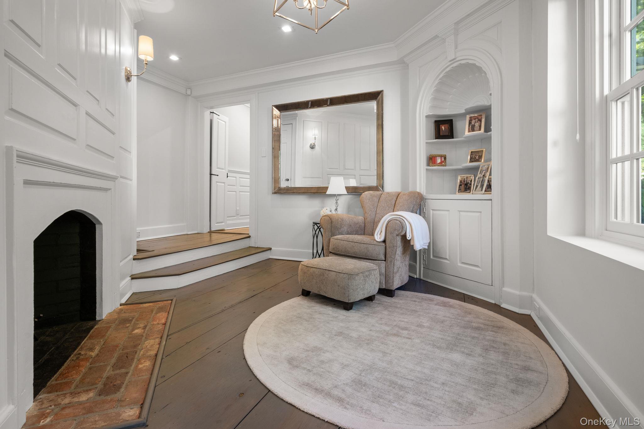 8 East Huxley Drive, Lloyd Harbor, NY 11743