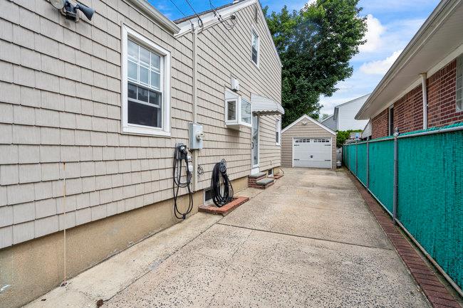 52 Legion Place, Malverne, NY 11565