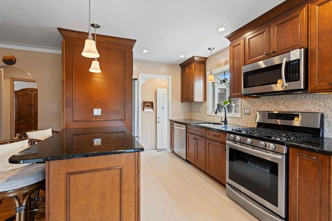 52 Legion Place, Malverne, NY 11565