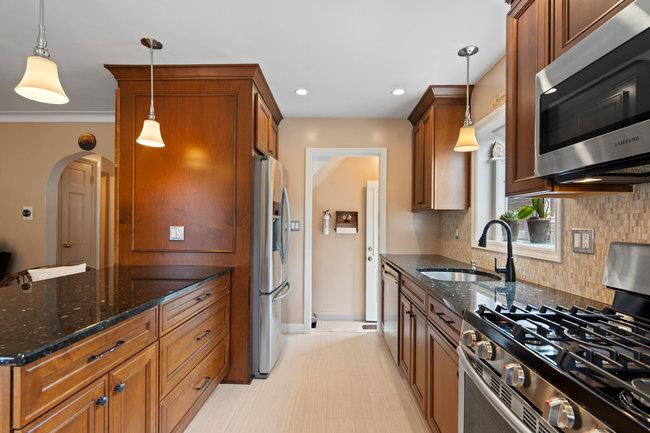 52 Legion Place, Malverne, NY 11565