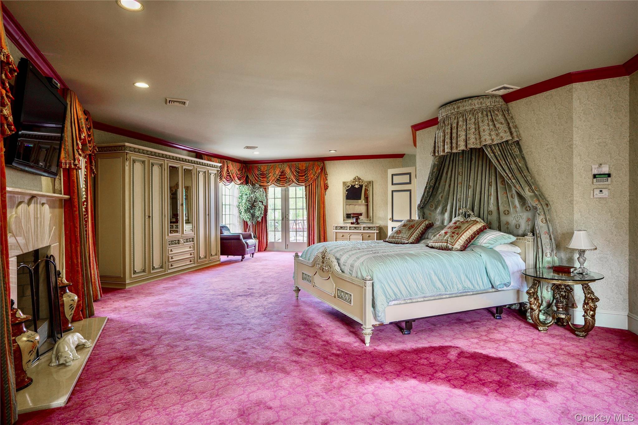 17 Split Rock Drive, Great Neck, NY 11024