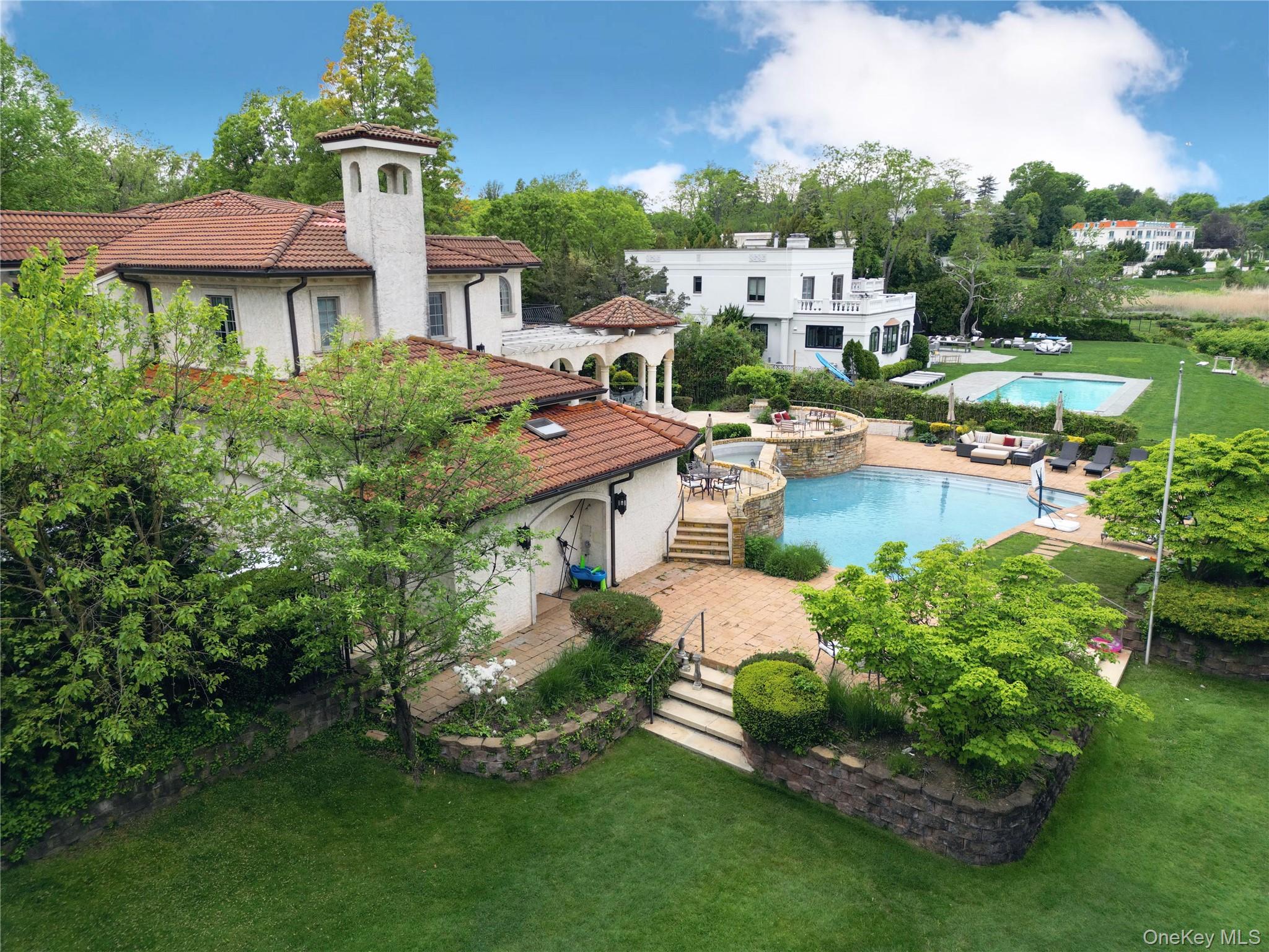 17 Split Rock Drive, Great Neck, NY 11024