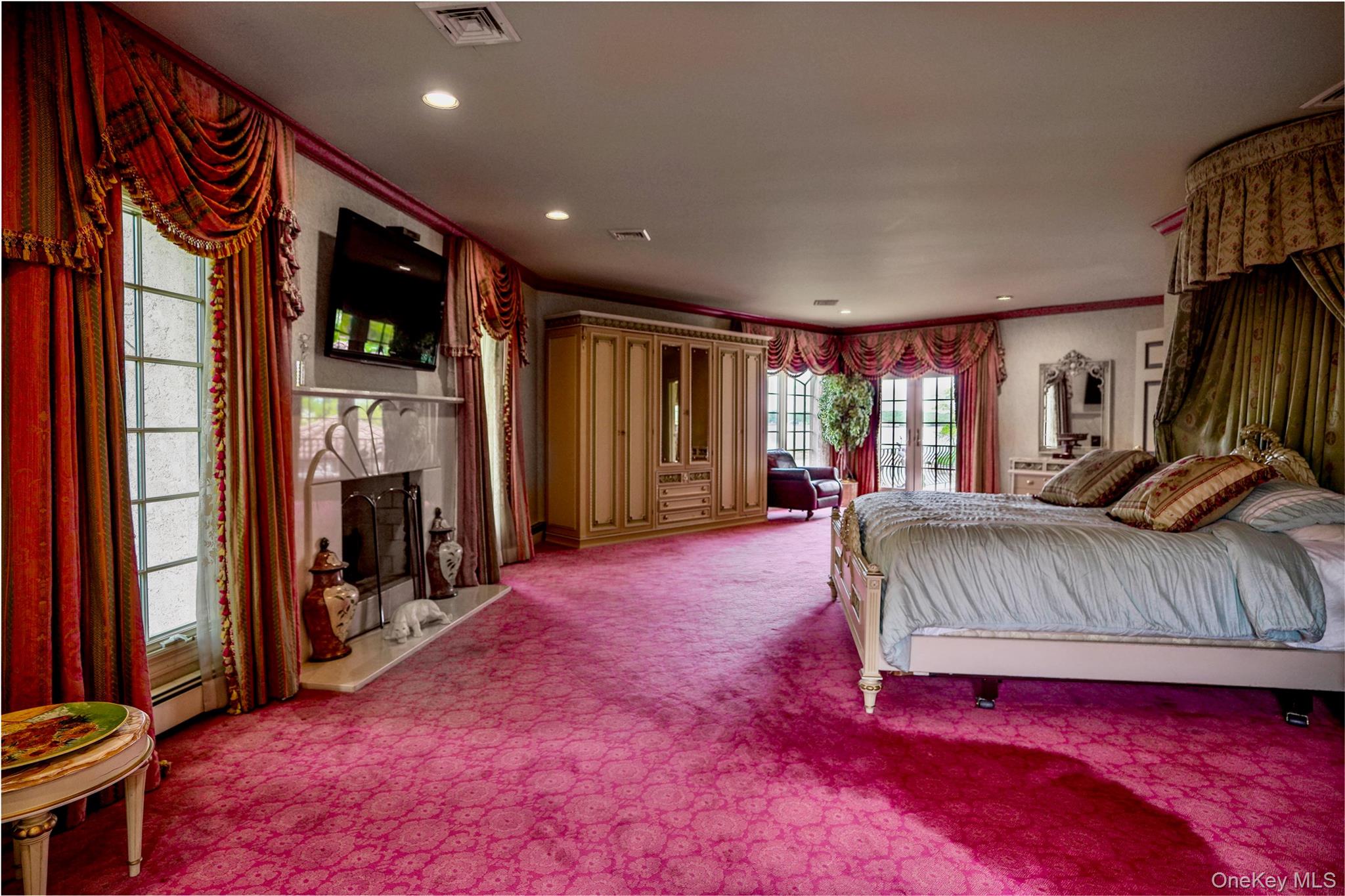 17 Split Rock Drive, Great Neck, NY 11024