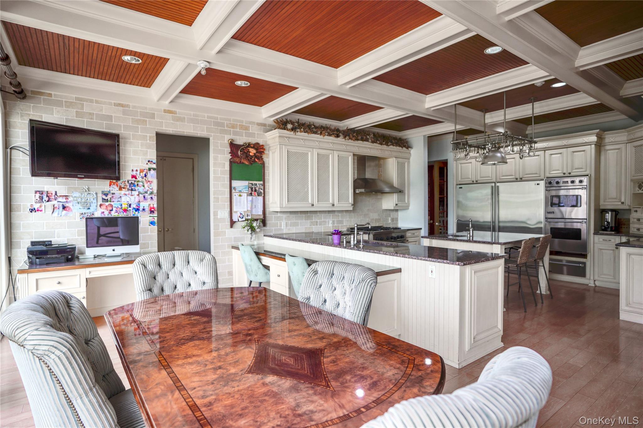 17 Split Rock Drive, Great Neck, NY 11024