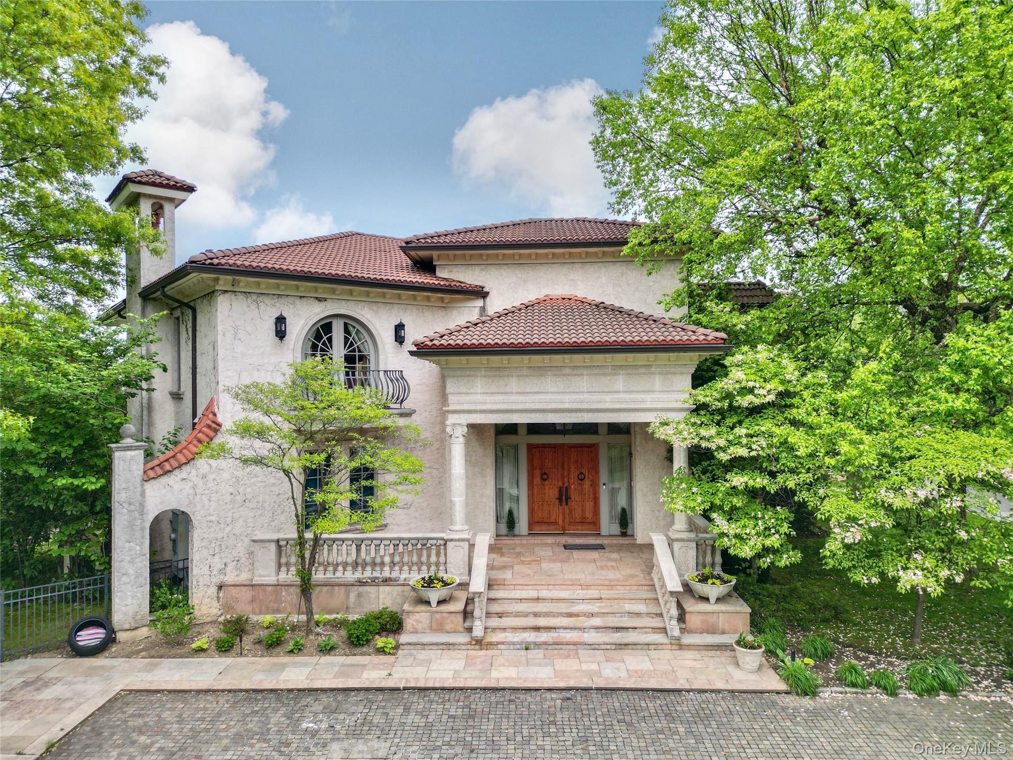 17 Split Rock Drive, Great Neck, NY 11024