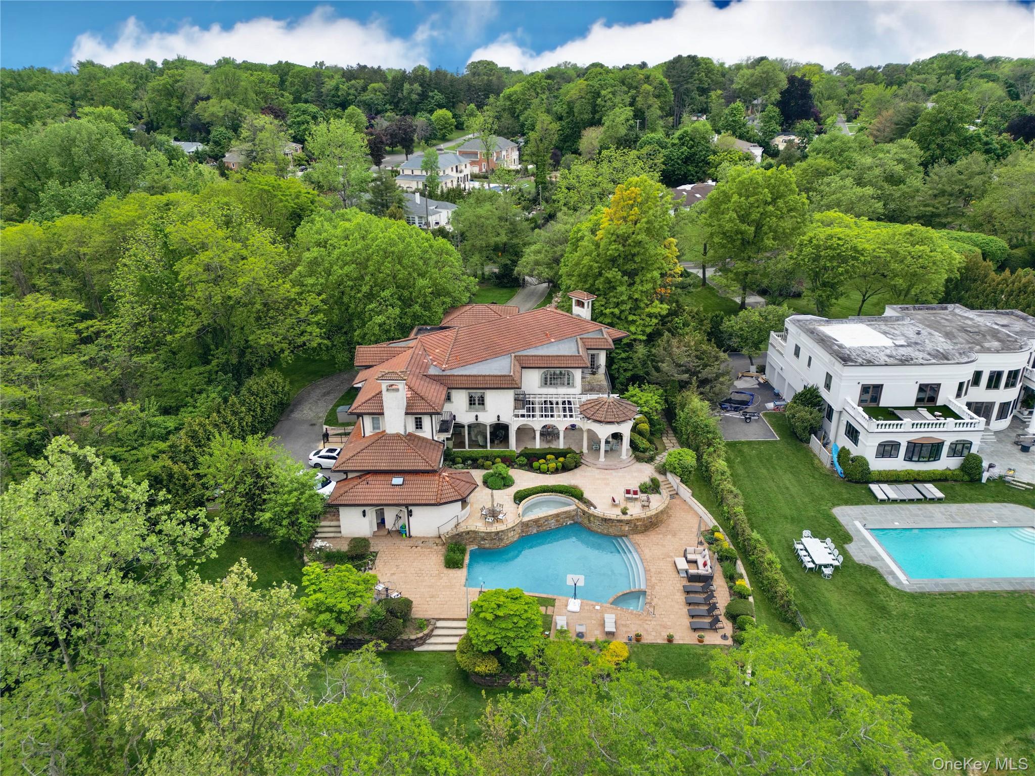 17 Split Rock Drive, Great Neck, NY 11024