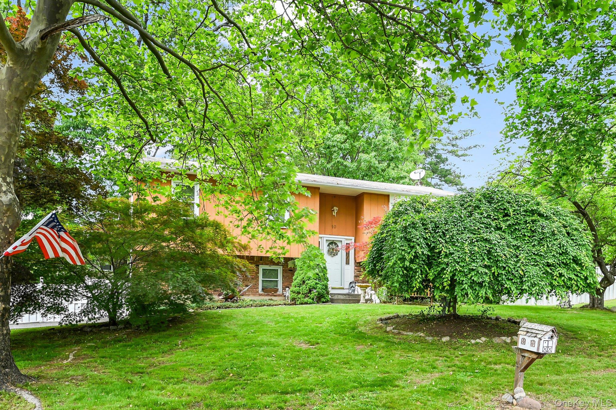 10 Catawba Drive, West Nyack, NY 10994