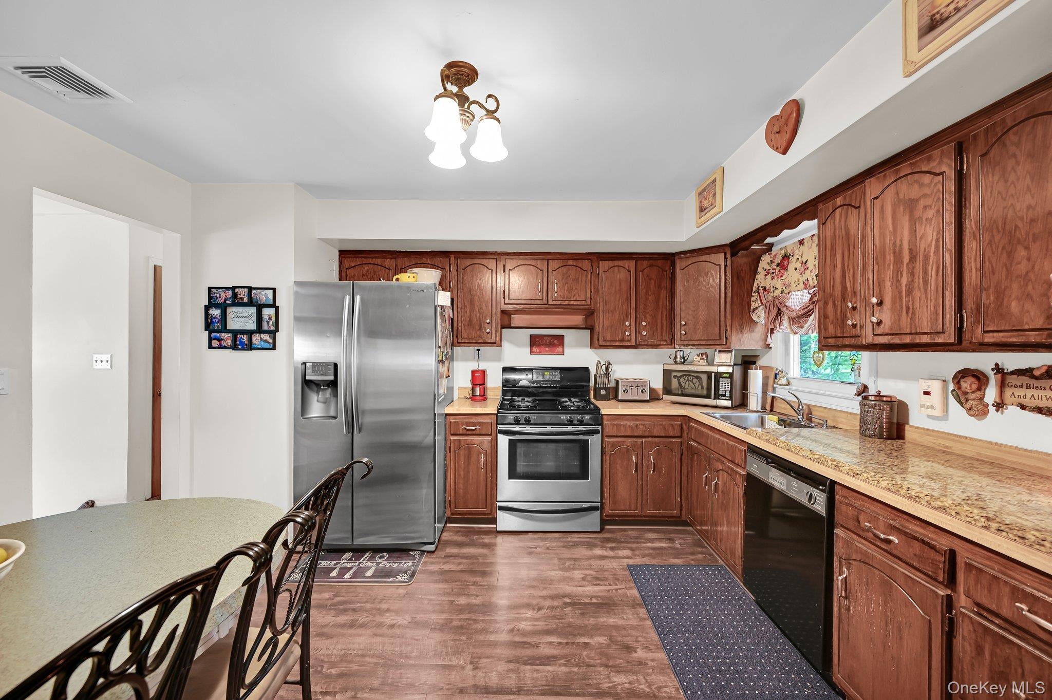 10 Catawba Drive, West Nyack, NY 10994