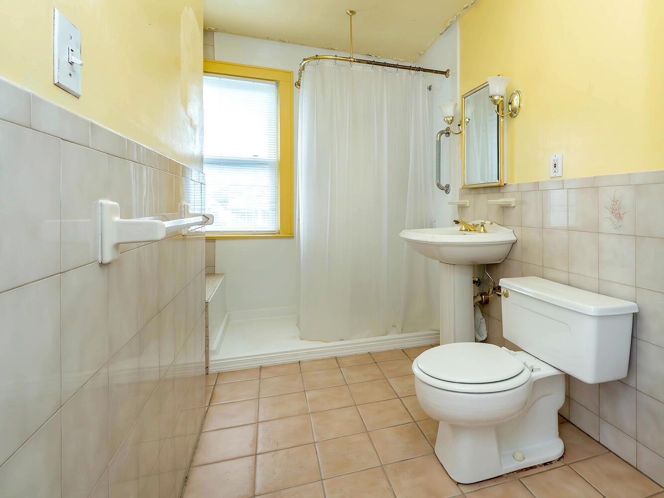 3 3rd Street, Glenwood Landing, NY 11547