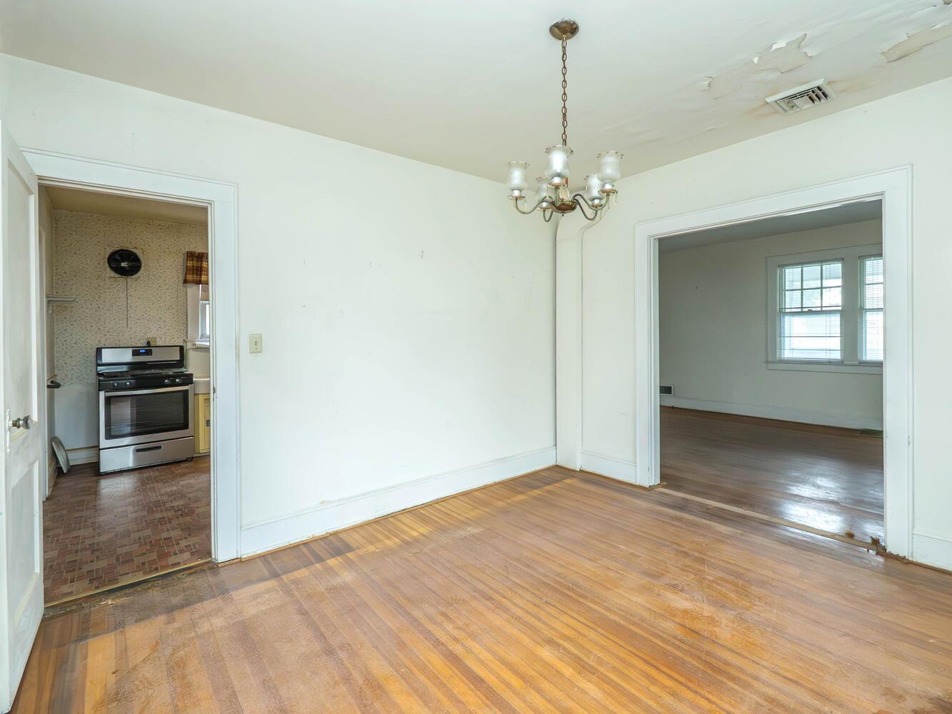 3 3rd Street, Glenwood Landing, NY 11547