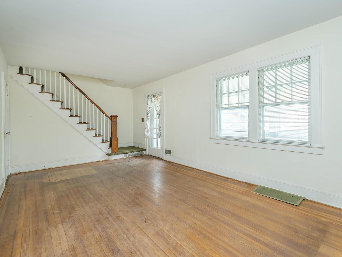 3 3rd Street, Glenwood Landing, NY 11547