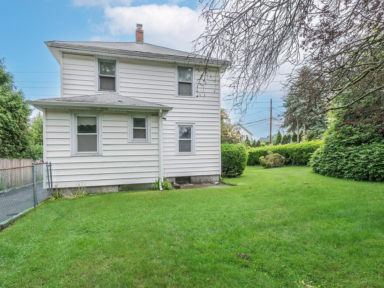 3 3rd Street, Glenwood Landing, NY 11547