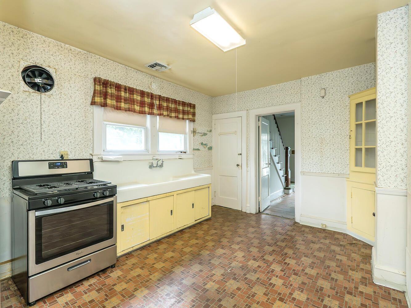 3 3rd Street, Glenwood Landing, NY 11547