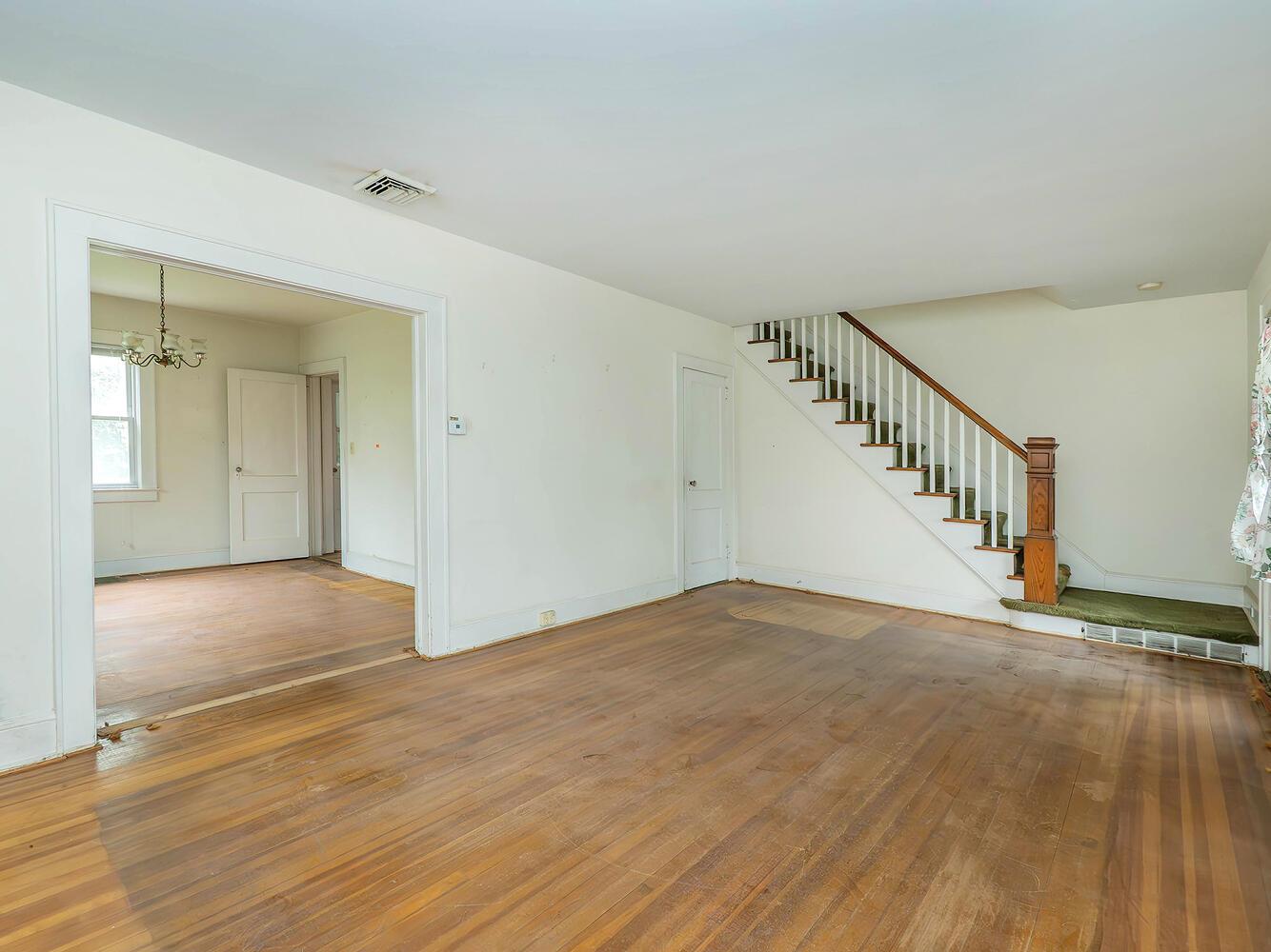 3 3rd Street, Glenwood Landing, NY 11547