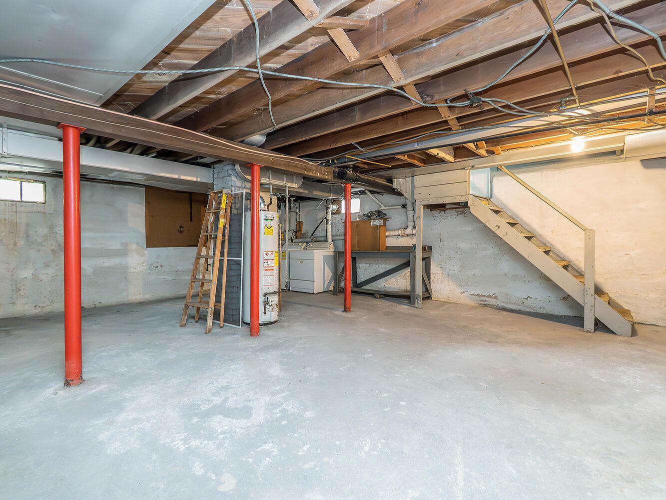 3 3rd Street, Glenwood Landing, NY 11547