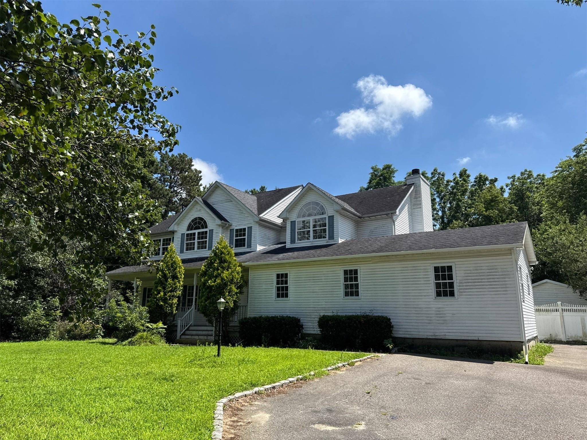 84 Robinson Avenue, Medford, NY 11763