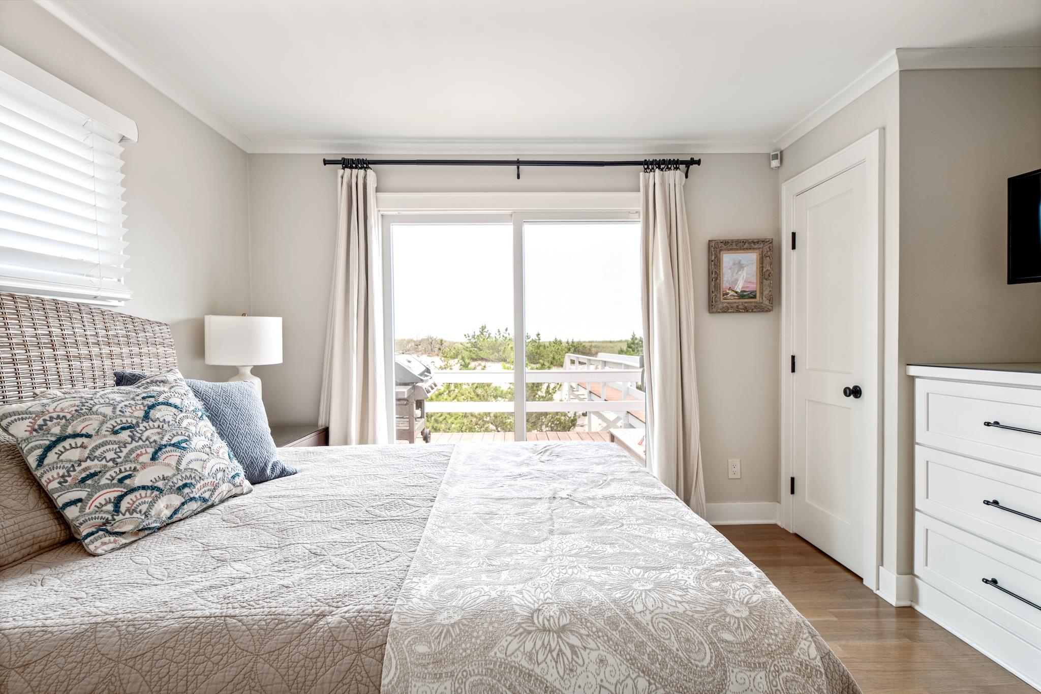 355 Dune Rd, Westhampton Beach, NY 11978