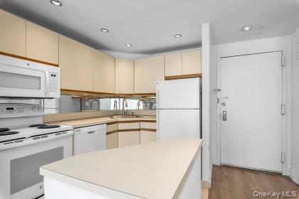 440 W Broadway # 3A, Long Beach, NY 11561