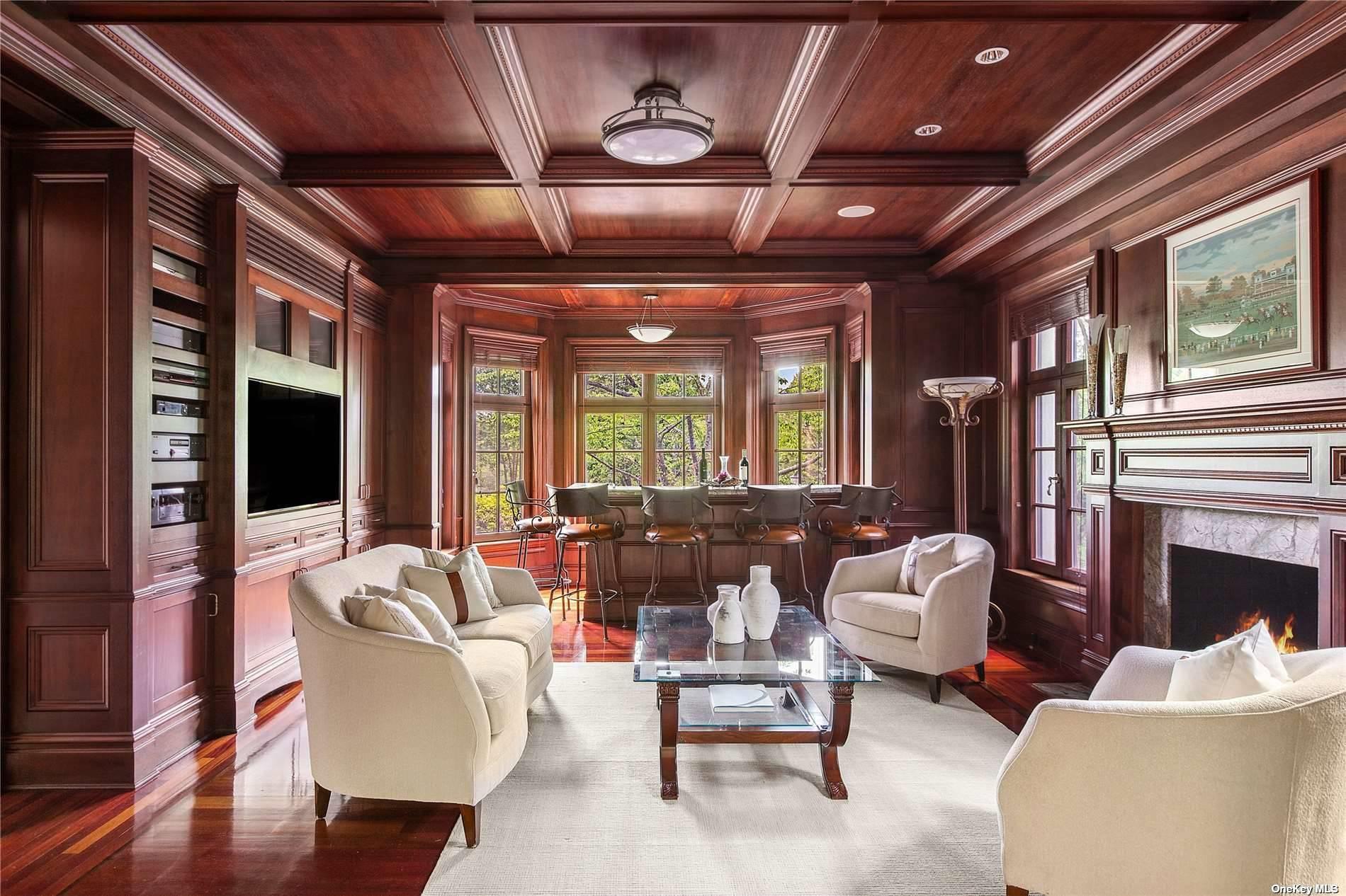 10 Orchard Lane, Old Westbury, NY 11568