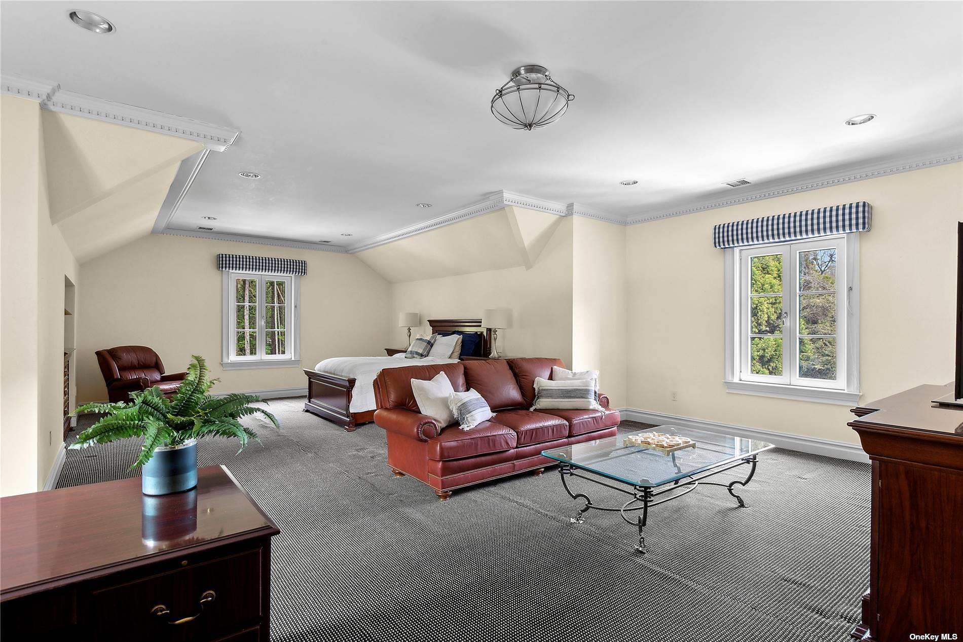 10 Orchard Lane, Old Westbury, NY 11568