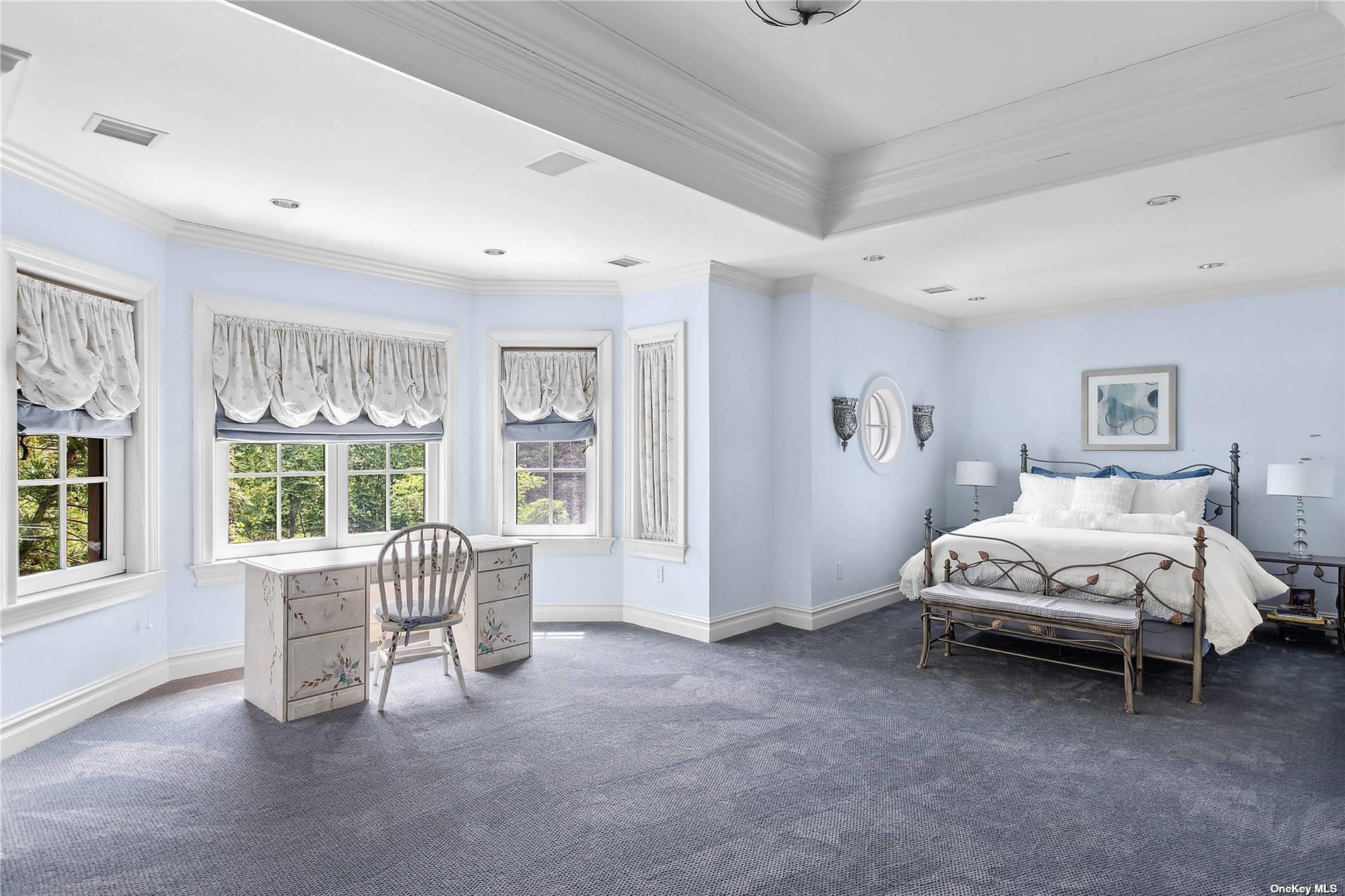 10 Orchard Lane, Old Westbury, NY 11568