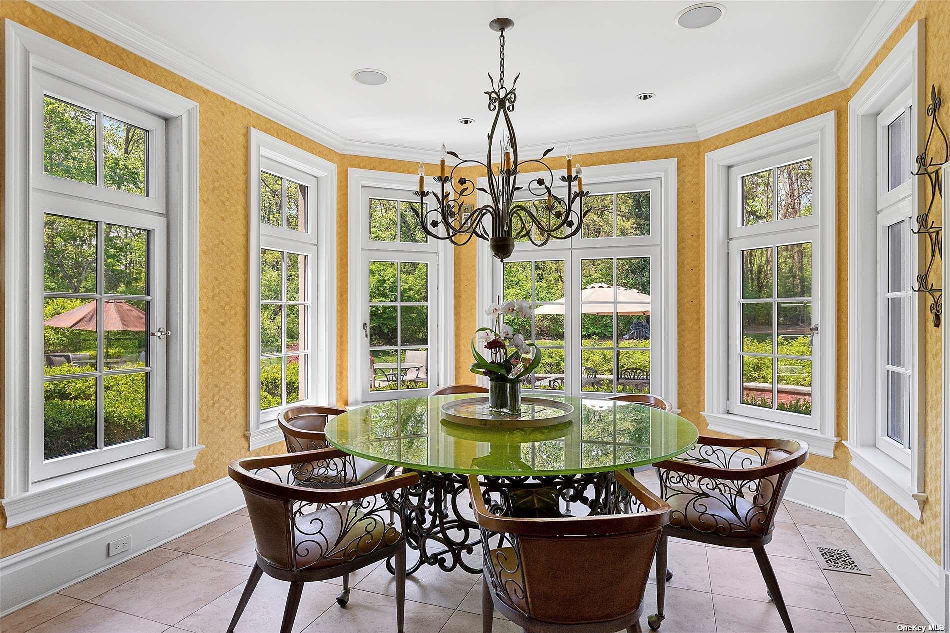 10 Orchard Lane, Old Westbury, NY 11568