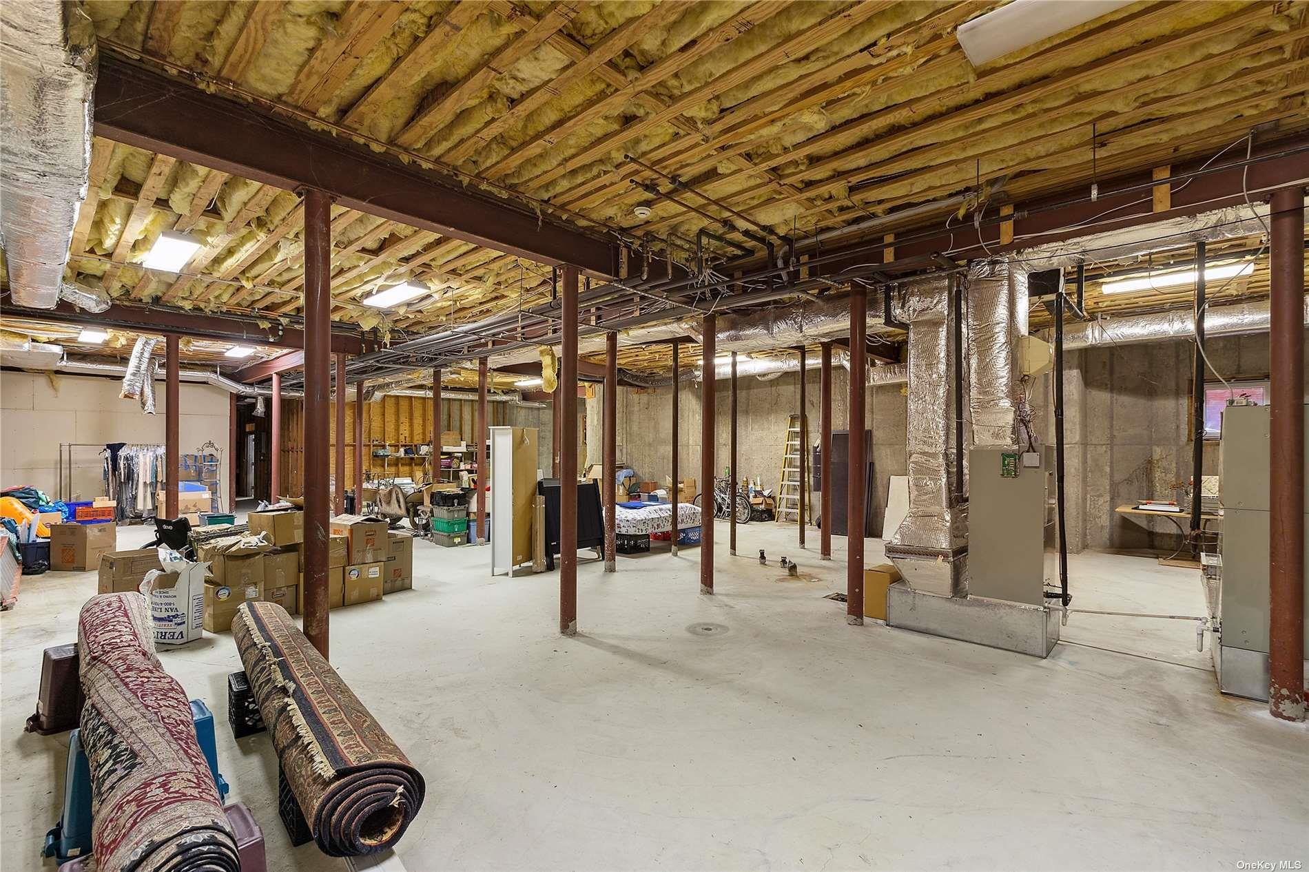 10 Orchard Lane, Old Westbury, NY 11568