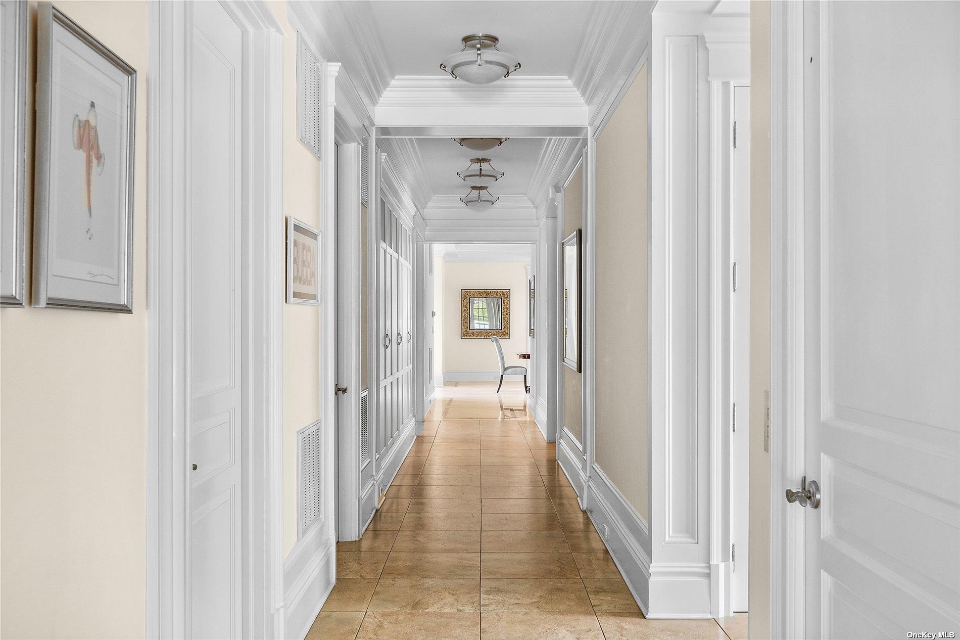 10 Orchard Lane, Old Westbury, NY 11568