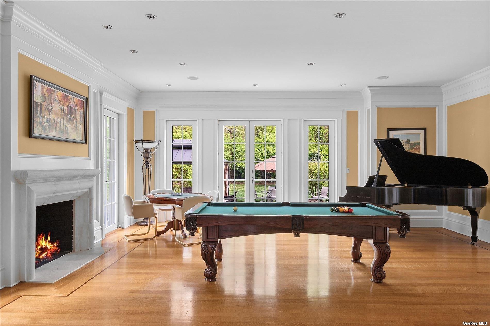 10 Orchard Lane, Old Westbury, NY 11568