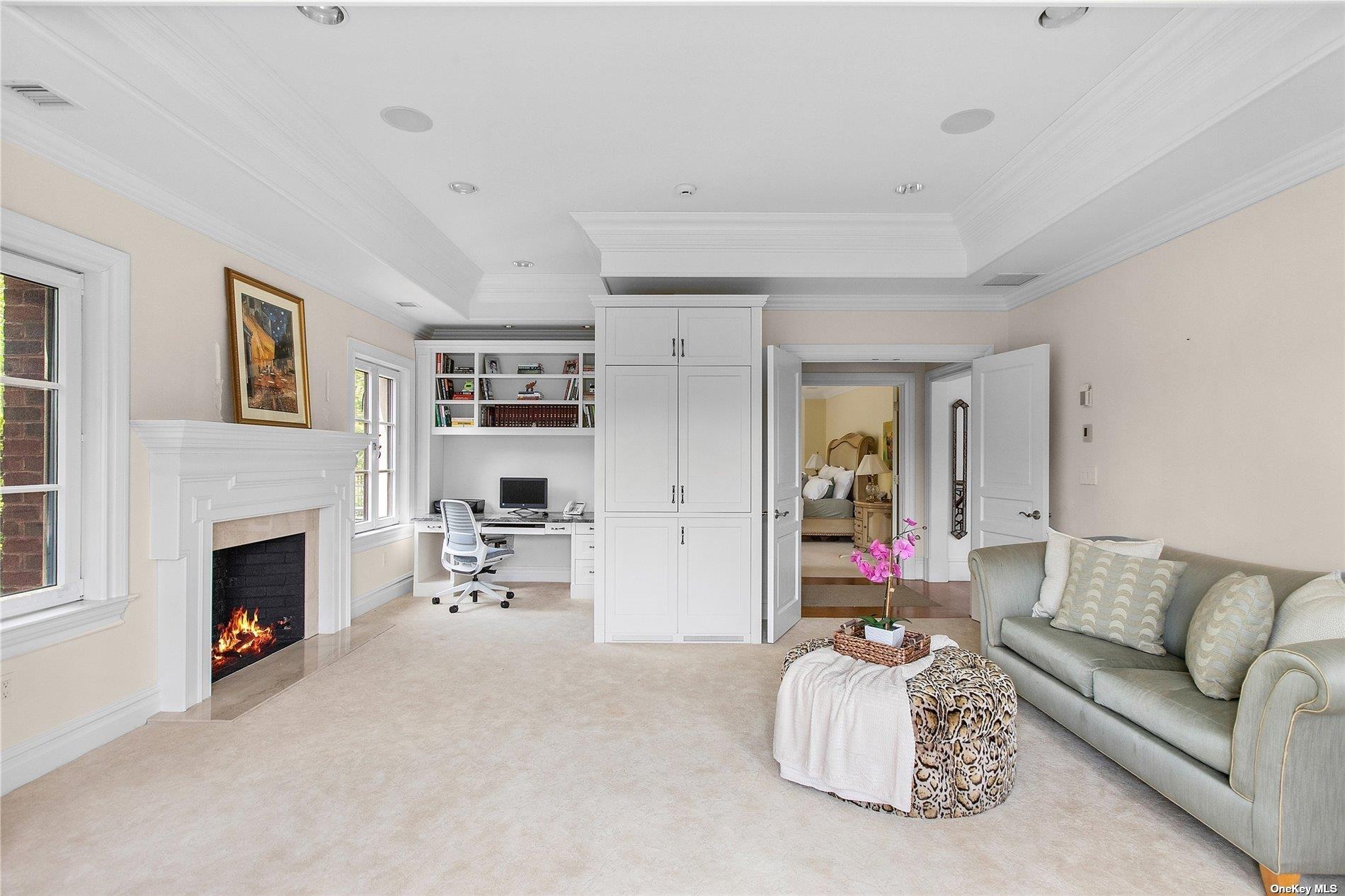 10 Orchard Lane, Old Westbury, NY 11568