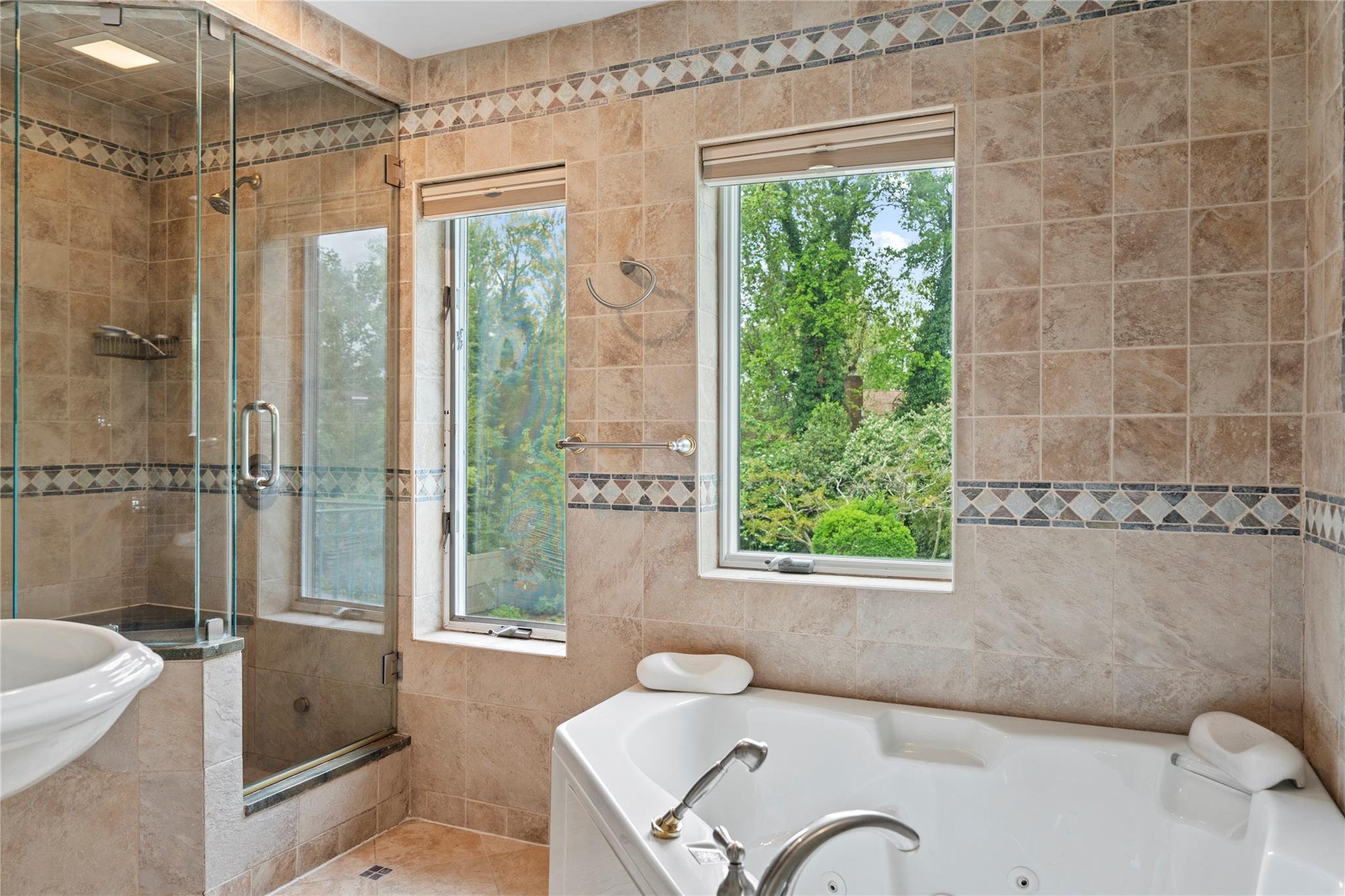 16 Eastland Drive, Glen Cove, NY 11542