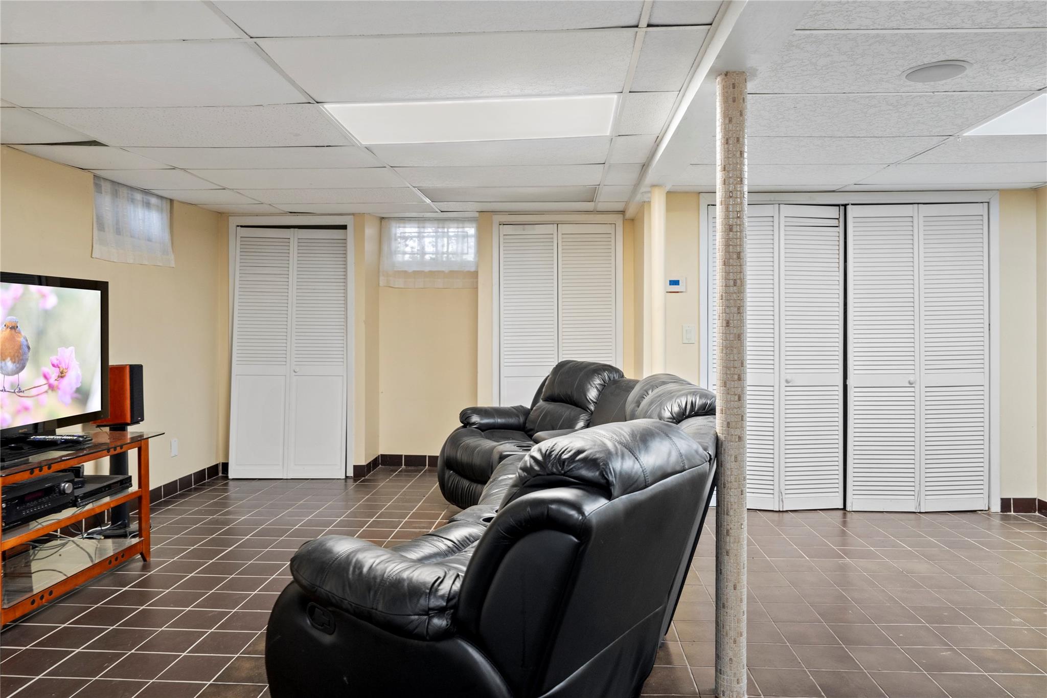 16 Eastland Drive, Glen Cove, NY 11542