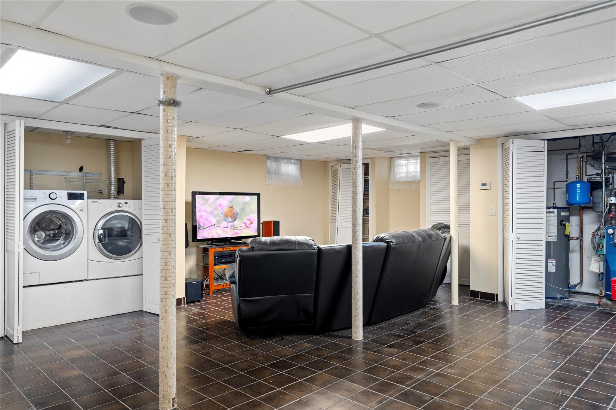 16 Eastland Drive, Glen Cove, NY 11542