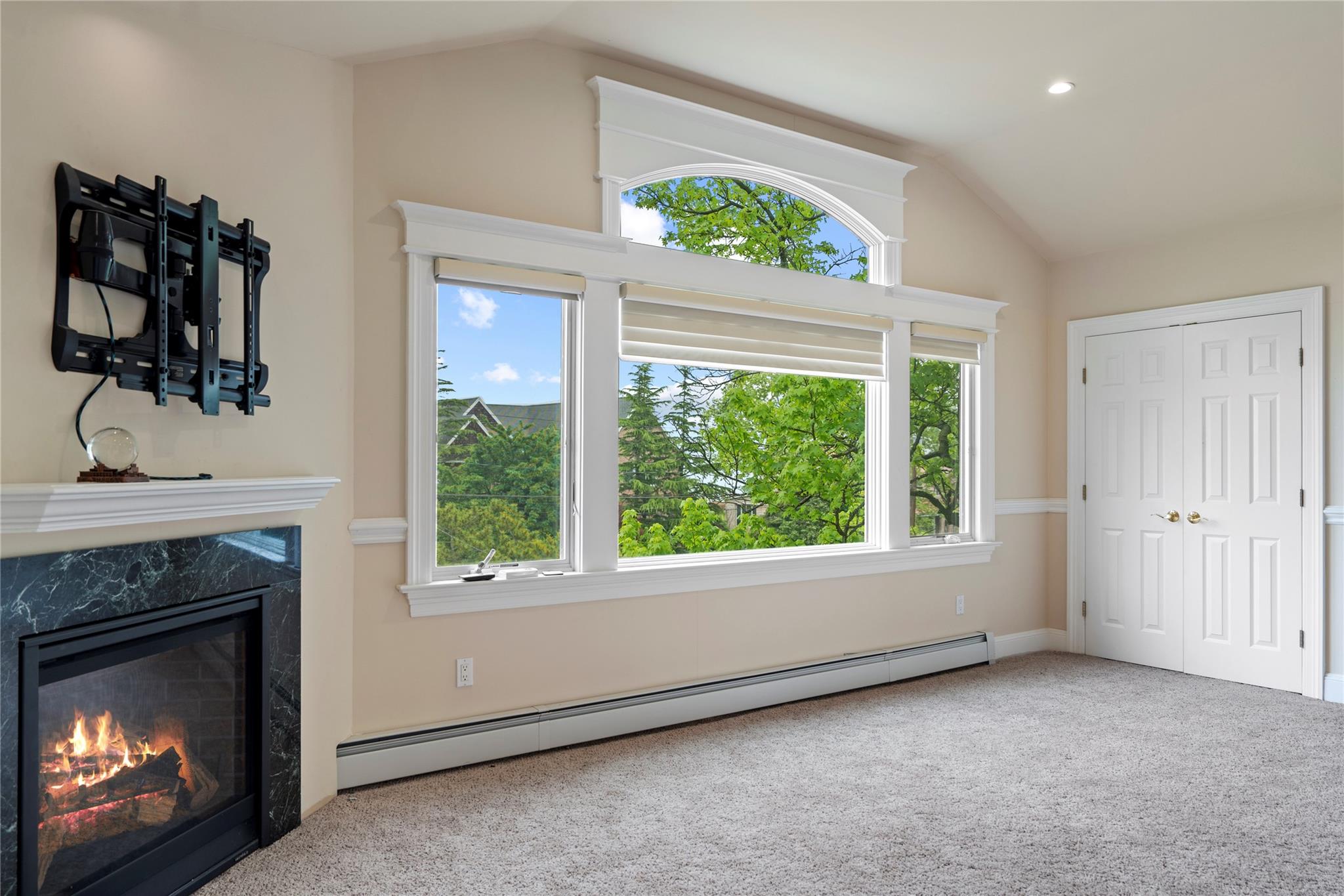 16 Eastland Drive, Glen Cove, NY 11542