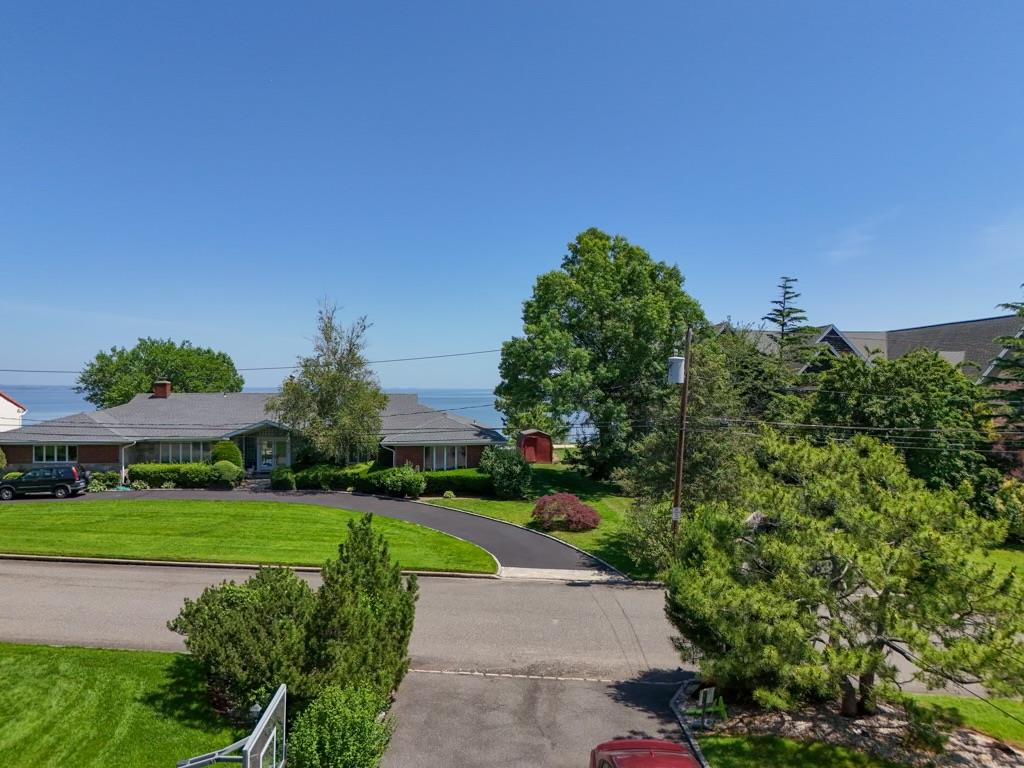 16 Eastland Drive, Glen Cove, NY 11542