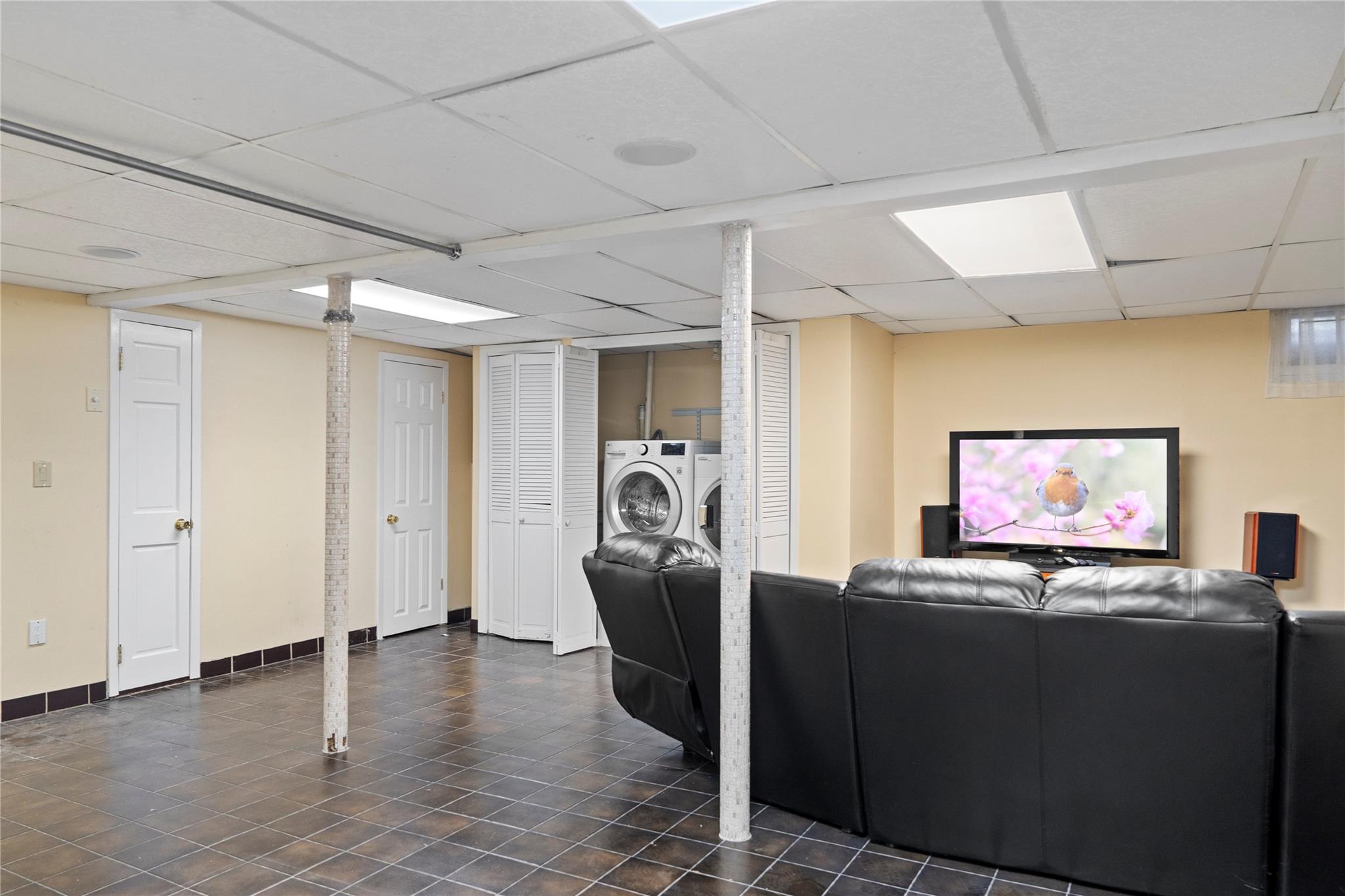 16 Eastland Drive, Glen Cove, NY 11542